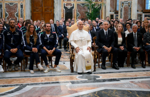 Papa: o esporte contribui para encontros pacíficos entre os povos e para a fraternidade