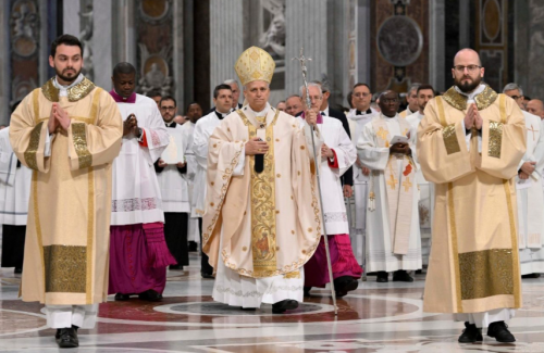 Papa na Missa do Crisma: renovar o sim a Jesus exige unidade para trazer a paz