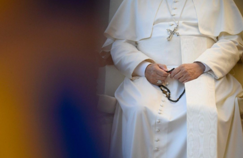 Papa: implorar piedade e não se acusar mutuamente nos conflitos