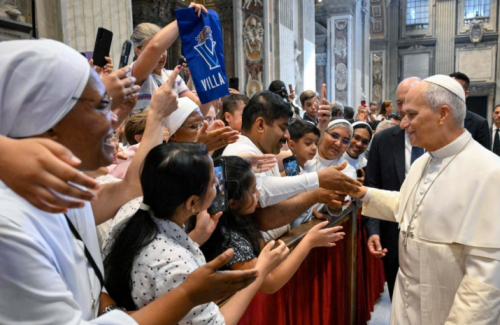 Papa: rezar sempre a Nossa Senhora, compartilhando a vida com Deus e pelo próximo