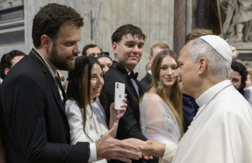 Como ser uma família santa? O Papa responde a um casal de brasileiros em lua de mel