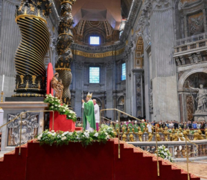 Papa: a regra suprema na Igreja é o amor, todos somos chamados a servir Papa: a regra suprema na Igreja é o amor, todos somos chamados a servir