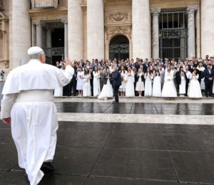 Milhares de adoradores se reúnem com o Papa para celebrar seu Jubileu Milhares de adoradores se reúnem com o Papa para celebrar seu Jubileu